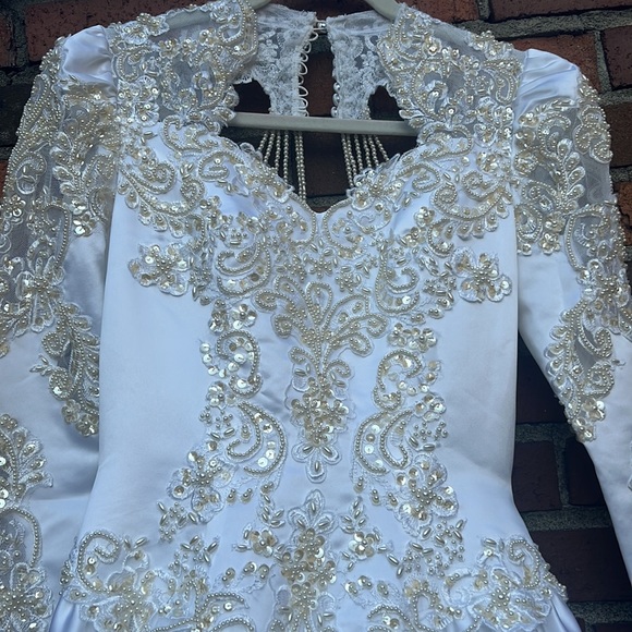 Oleg Cassini NEW NWT white wedding dress off white pearls design lace long trail - Picture 4 of 17